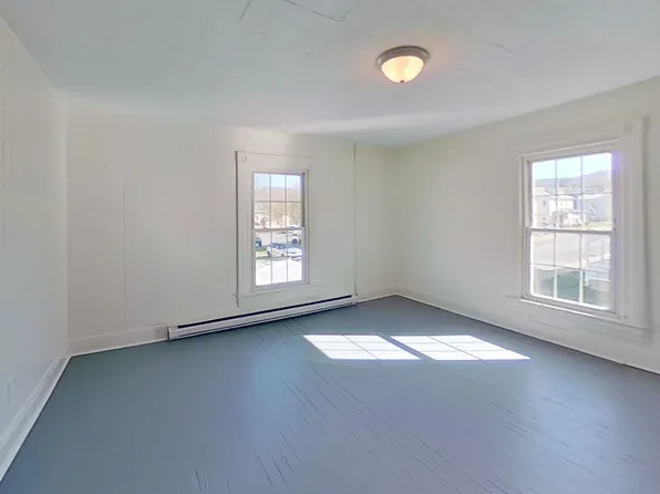 8 W Prospect St, Front Royal, VA