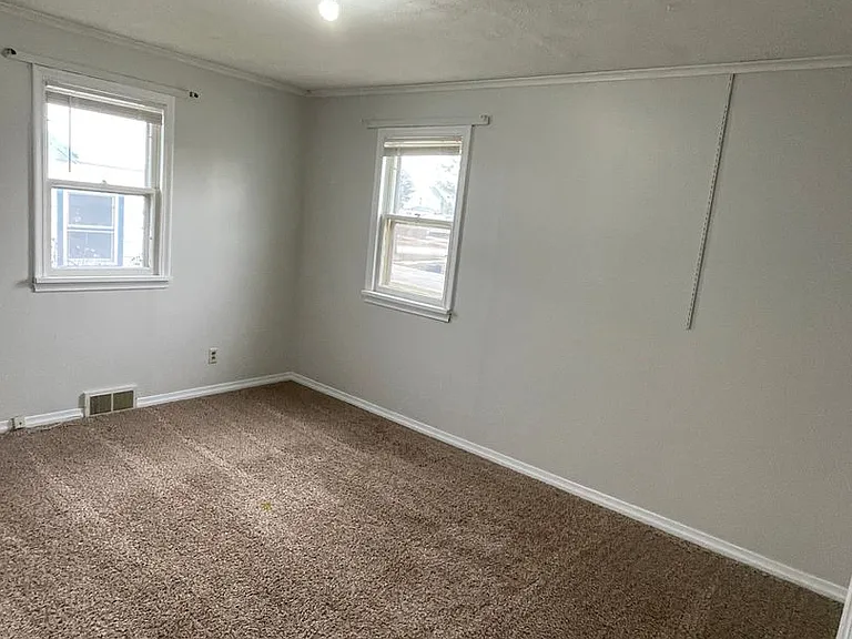 1021 Dilger Ave — Photo 9