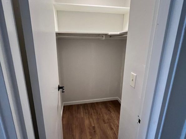 18 69th St APT 1B