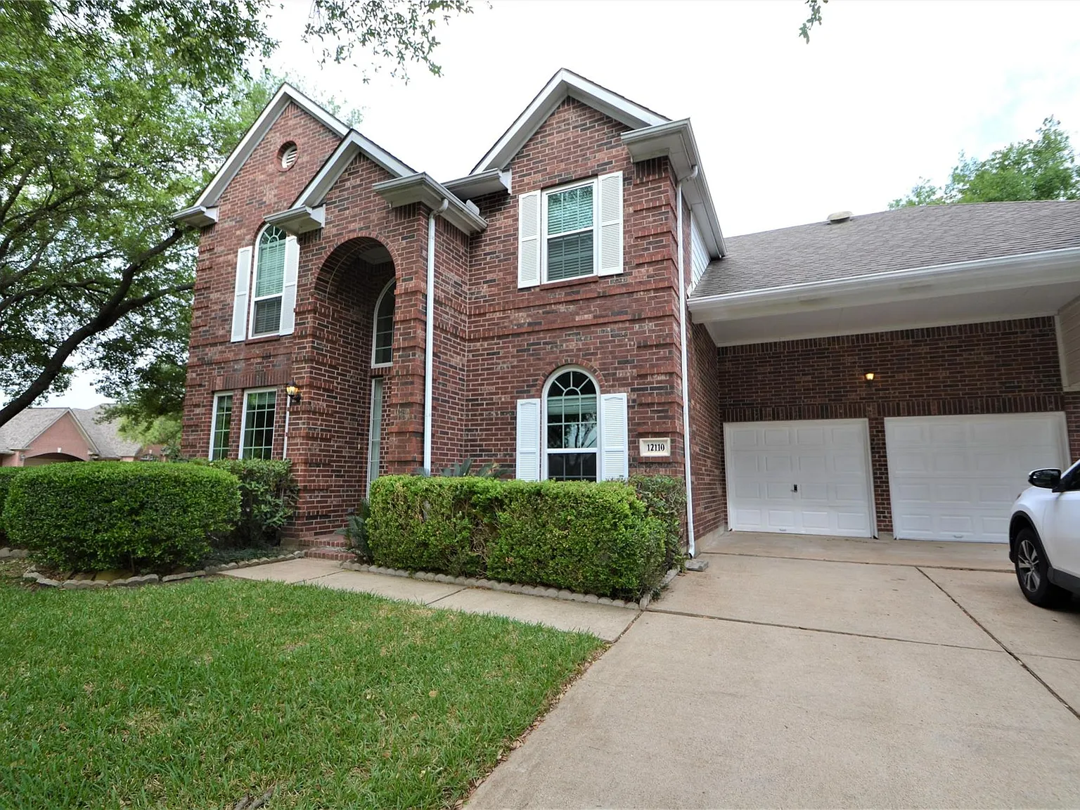 5 bed, 2.5 bath, 2890 sqft, $2,795 — Photo 2