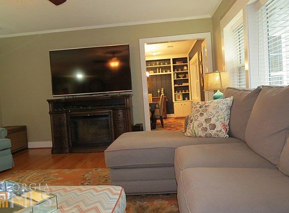 3rd image of 475 Stillwood Dr