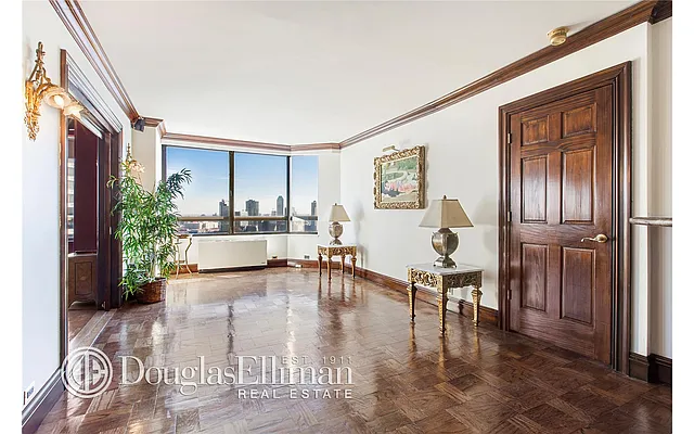 Rented by Douglas Elliman | media 23
