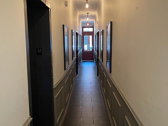 3rd image of 338 W 19th St #B1