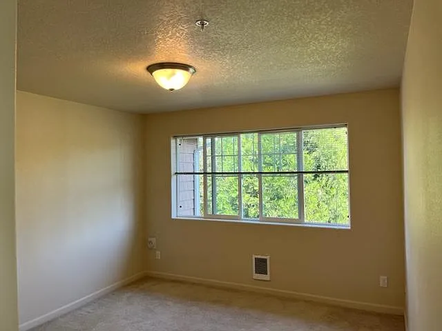 10834 NE Holly St #302 — Photo 8