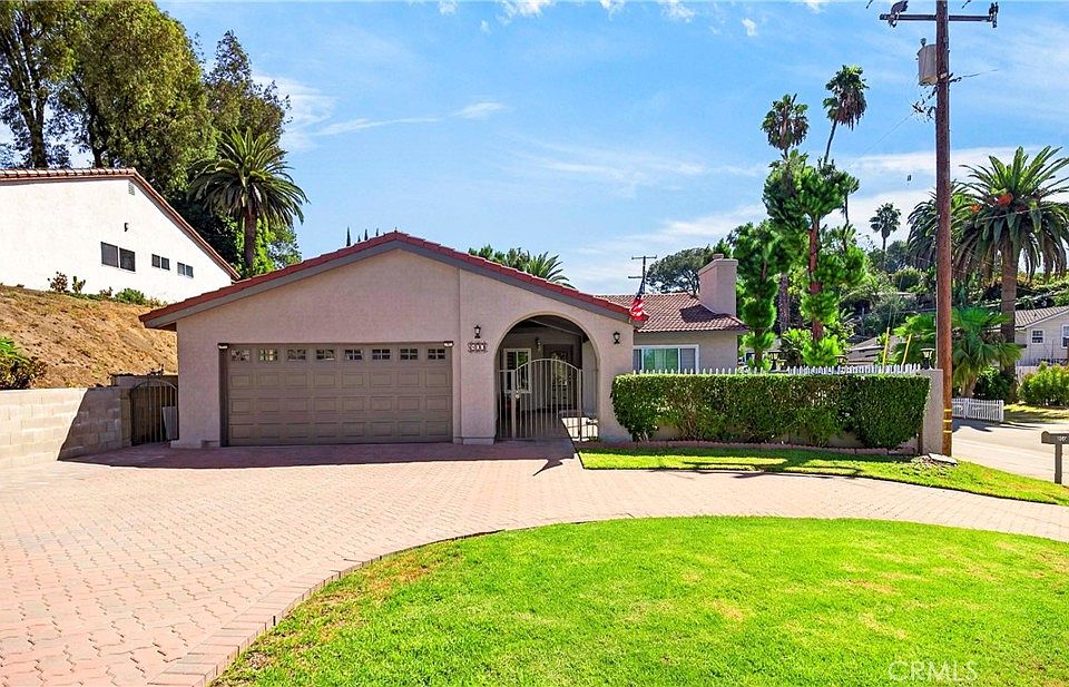 1st image of 800 N Arroyo Pl