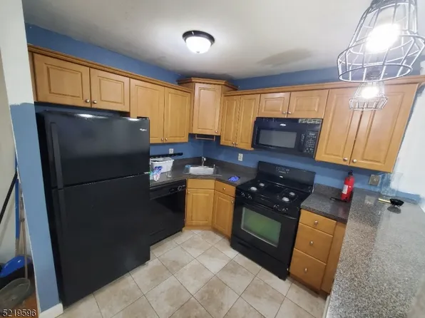 826 W Grand St, Elizabeth City, NJ 07202