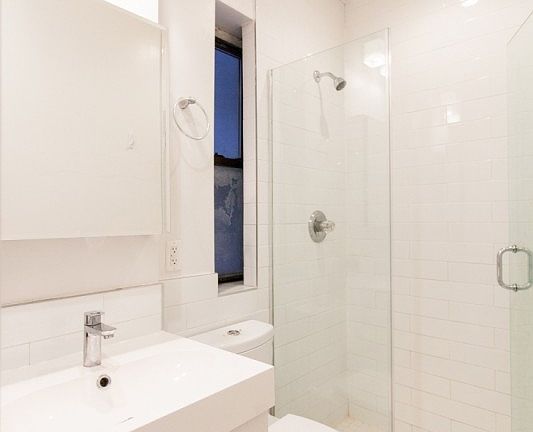 5th image of 335 E 65th St APT 16