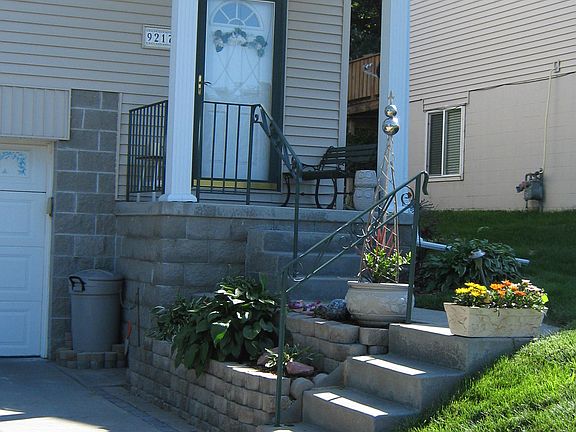 3rd image of 9217 Blondo St