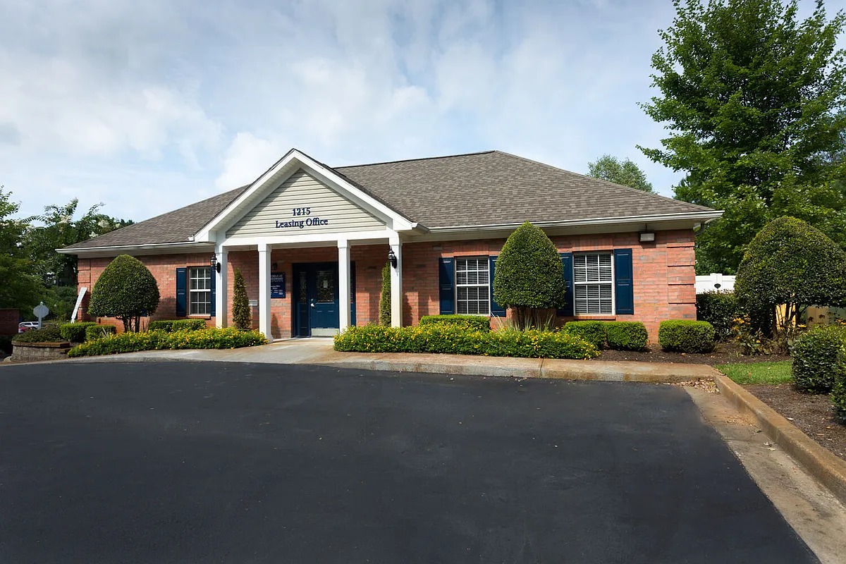 Building Photo - Laurels at Greenwood