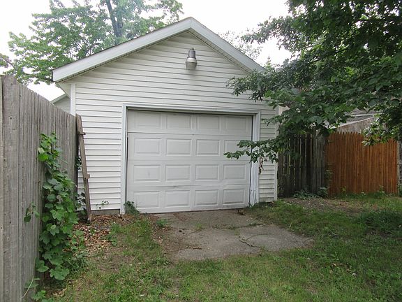 4th image of 1749 Ray St