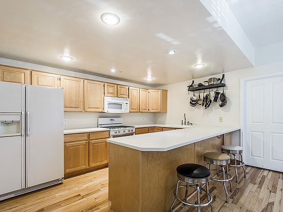 5th image of 617 N Seven Peaks Blvd APT 13