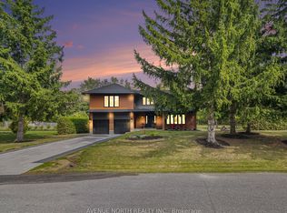 19 Newland Dr, Ottawa, ON K2J3Z8