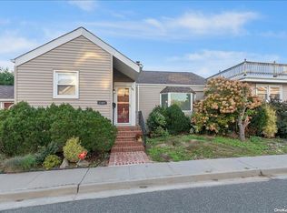 83 Vinton St, Long Beach, NY 11561