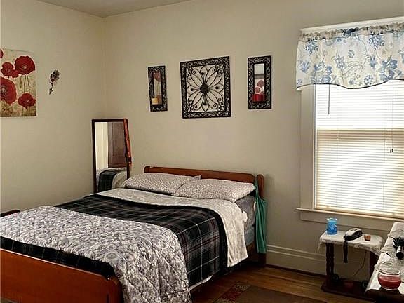 3rd image of 606 Walnut Ave