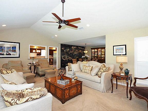 5th image of 330 Fox Briar Ln