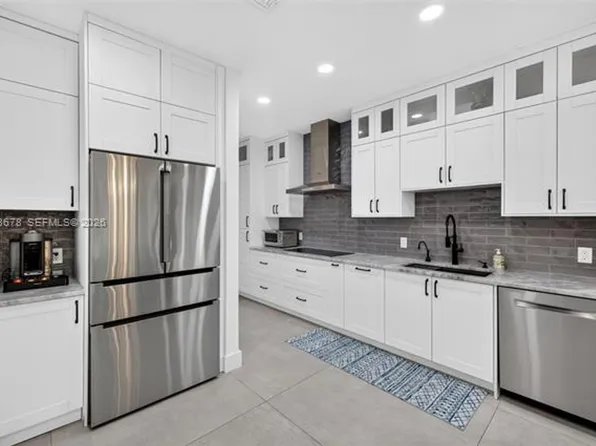 200 NE 14th Ave #Townhouse 6, Fort Lauderdale, FL 33301