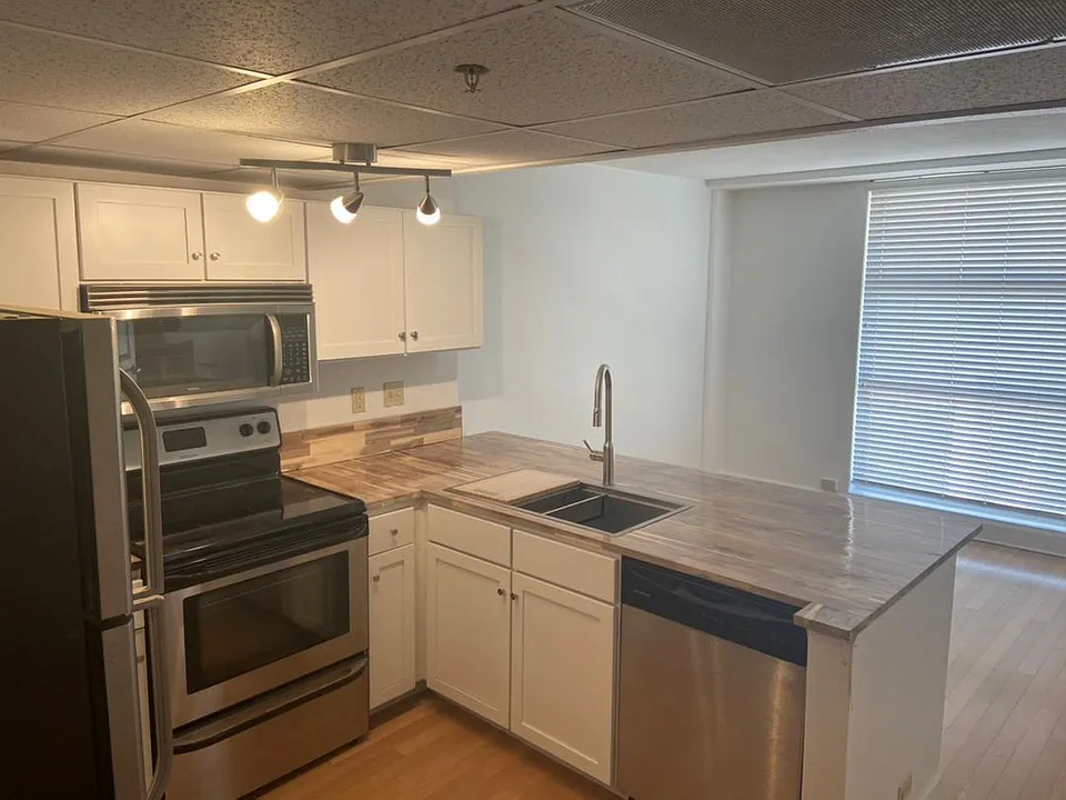 151 E Washington St #309