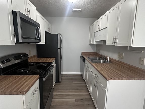 4th image of 642 Mosswood Ln