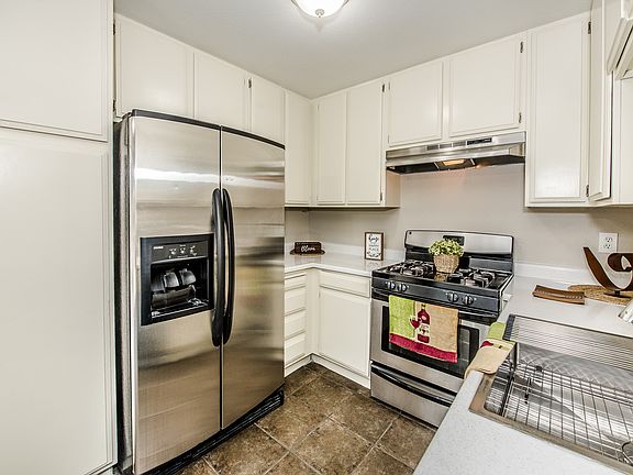 2nd image of 18 W Elliot St APT 18