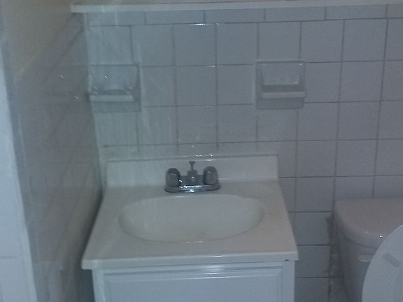 2nd image of 986 Leggett Ave APT 2A