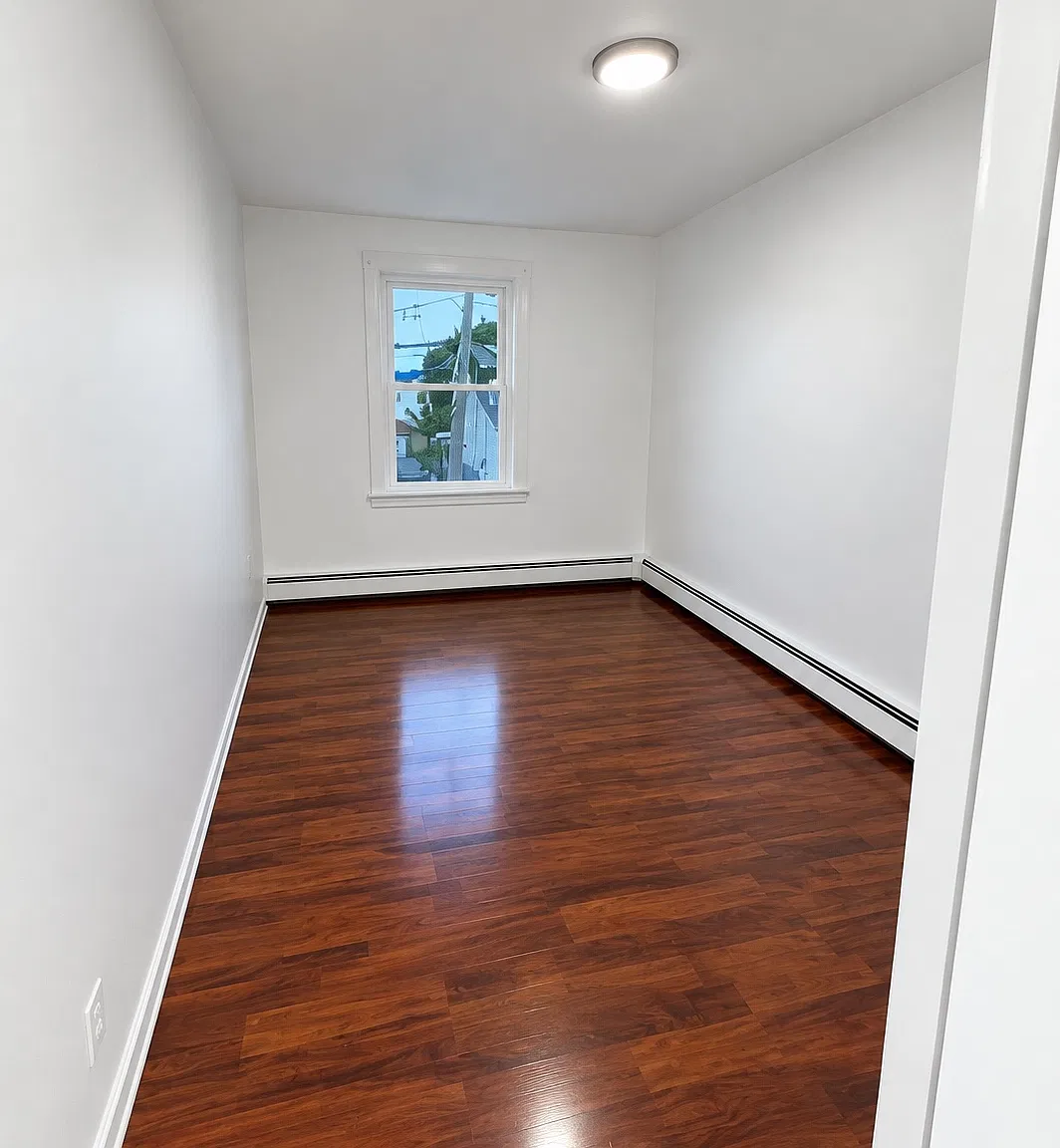 3 bed, 900 sqft, $2,500 — Photo 1