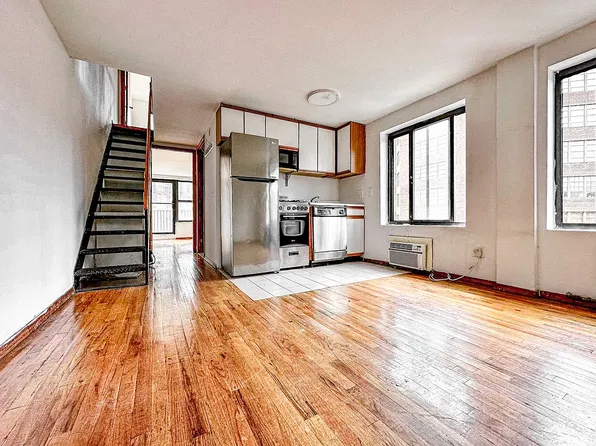 29 7th Avenue South image 2 of 14