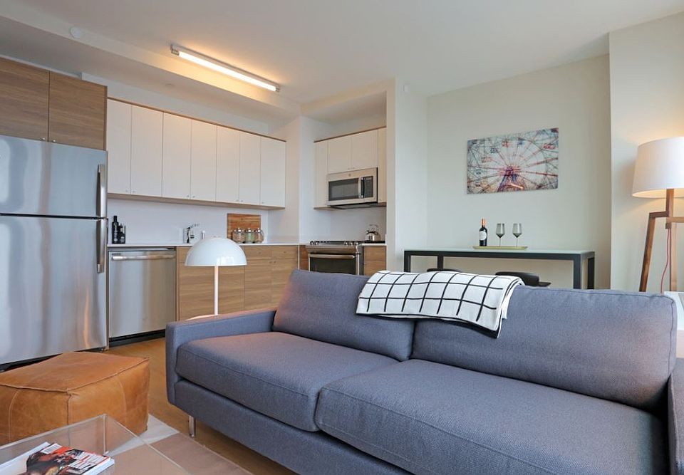 1st image of 4322 Queens St APT 3905