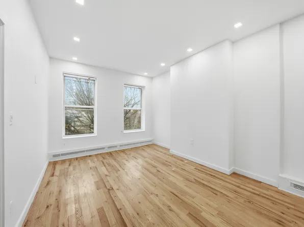 483 Quincy Street image 4 of 9