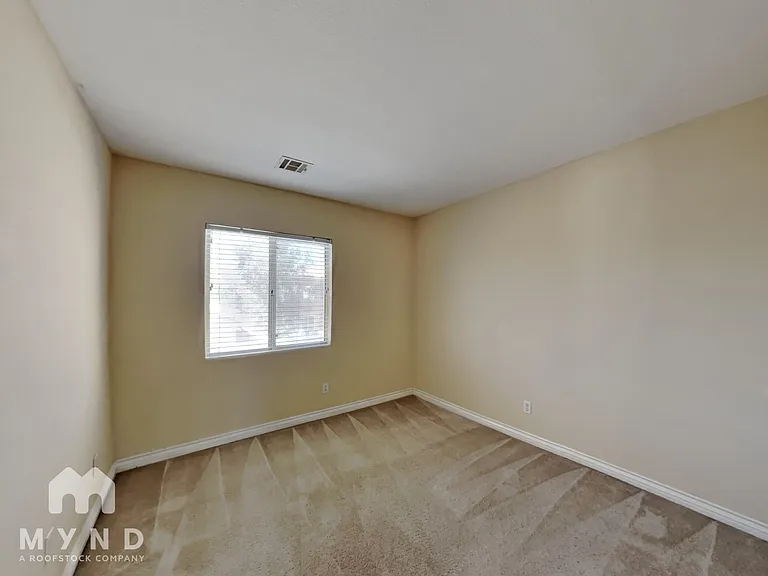 695 Emerald City Ave — Photo 13