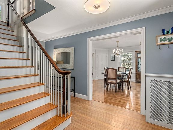 4th image of 119 Newton Ave N