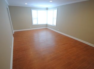 8241 Hamlin Ave, Skokie, IL 60076