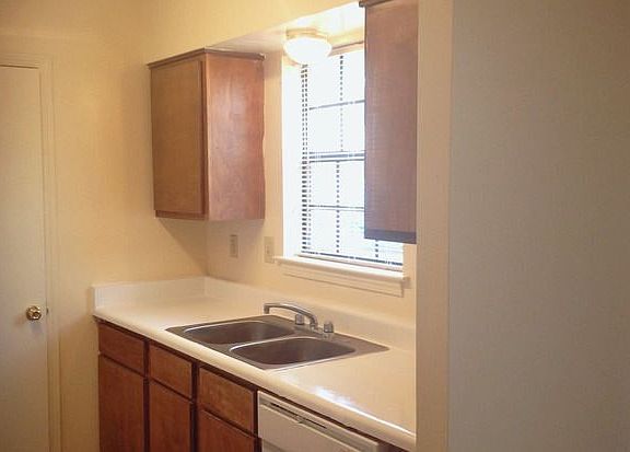 5th image of 6910 Country Manor Dr #6910CM