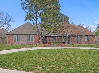 7805 W 101st St, Overland Park, KS 66212