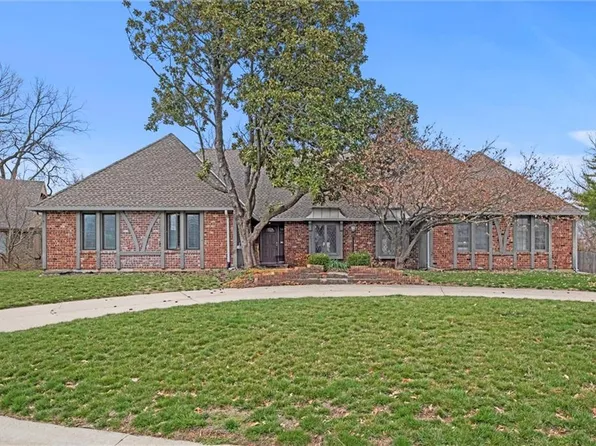 7805 W 101st St, Overland Park, KS 66212