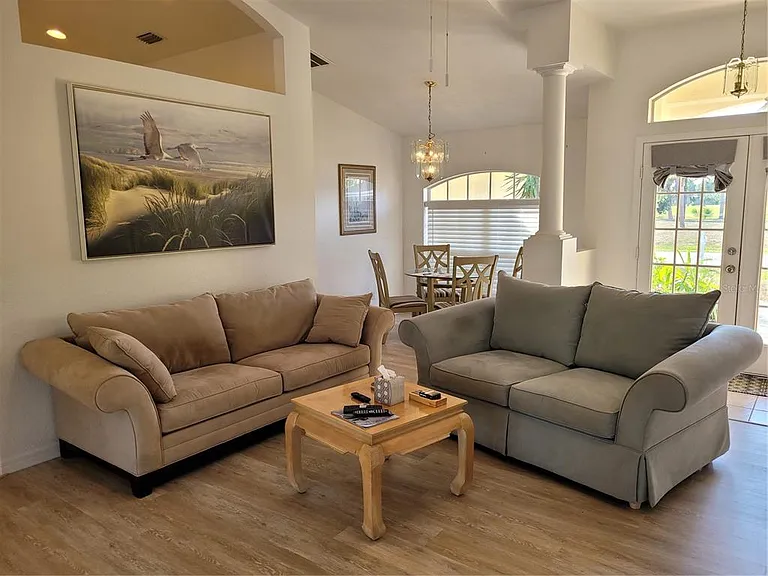 72 Long Meadow Ct — Photo 4