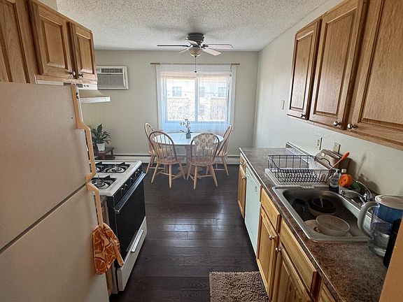 3rd image of 1004 7th St SE #111