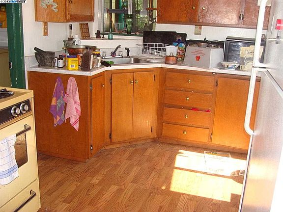 3rd image of 2950 Greenwood Dr