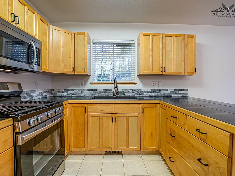 1290 N Hoka Hay Cir — Photo 8