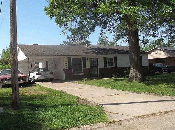 1st image of 1009 S Parkside St