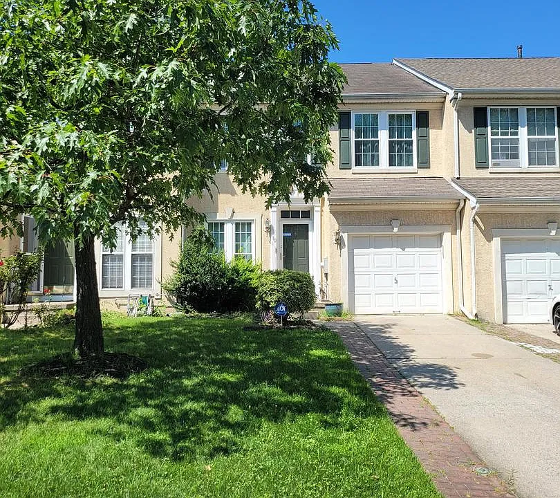 10 Bridle Ct