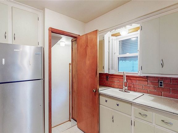 4th image of 6584 Westminster Dr