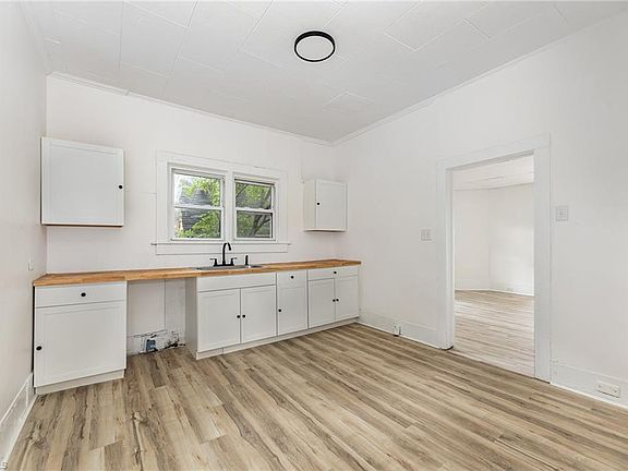 4th image of 1524 E 14th St