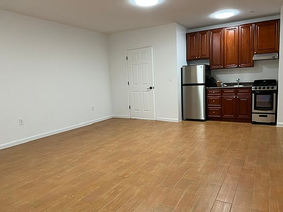 4th image of 2538 38th St APT 1F