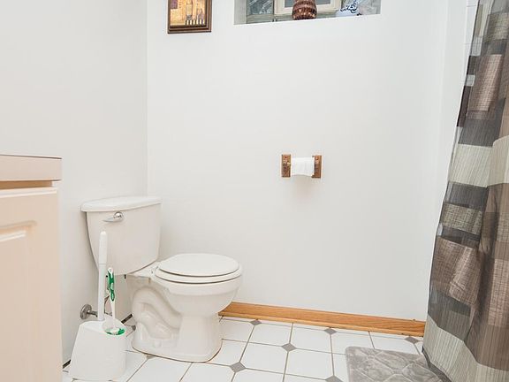 4th image of 1225 W Melrose St #First