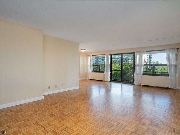 5th image of 2 Claridge Dr #2JE-219