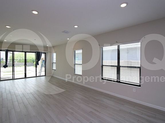 4th image of 17519 N 50th Way