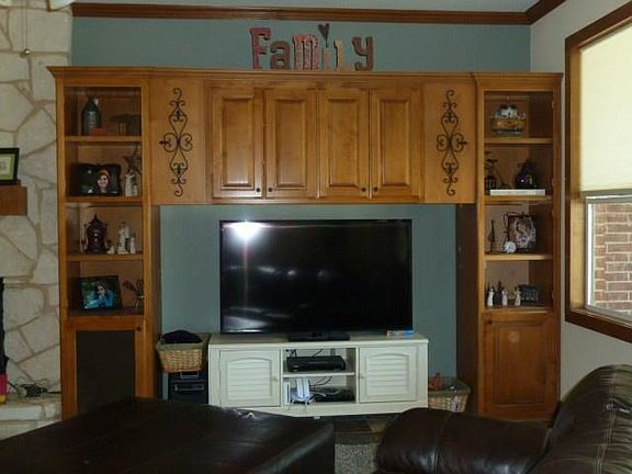 5th image of 7449 Hilltop Dr