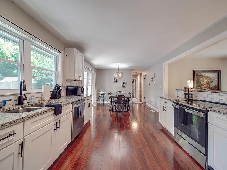 1510 Lynhurst Dr — Photo 10