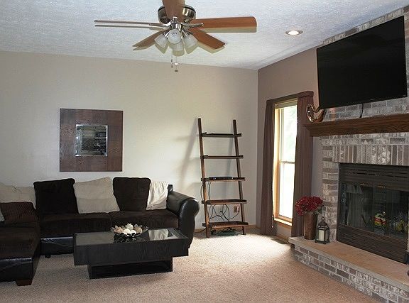 3rd image of 2555 Farmington Ct