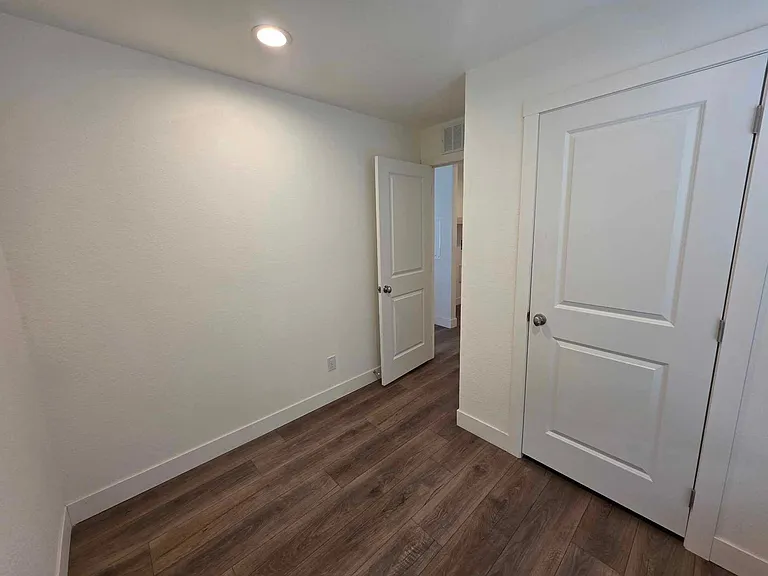 350 N 300 E #5 — Photo 17